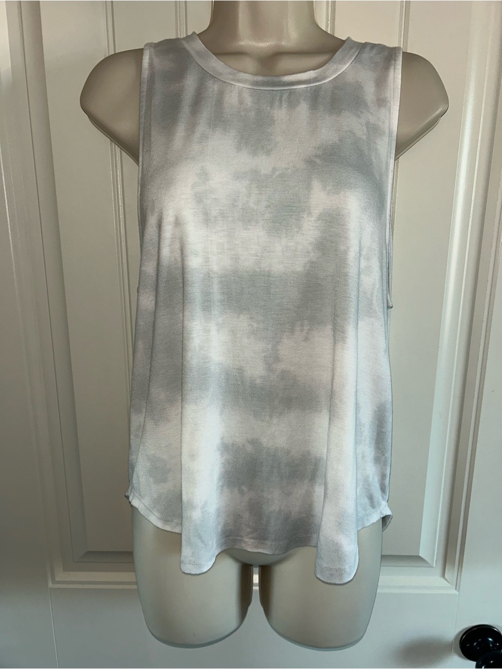 NWT Glyder Light Gray & White Tie-Dye Sleeveless Tank Sz M